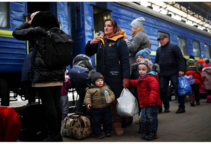 Извозването на украйнските бежанци от Варна се провали на Жп гарата се появиха само 5 ма.