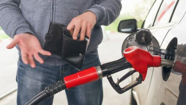 Отстъпка от 25 ст. на литър евтино гориво, бизнесът без компенсации след 1 юли, засега 