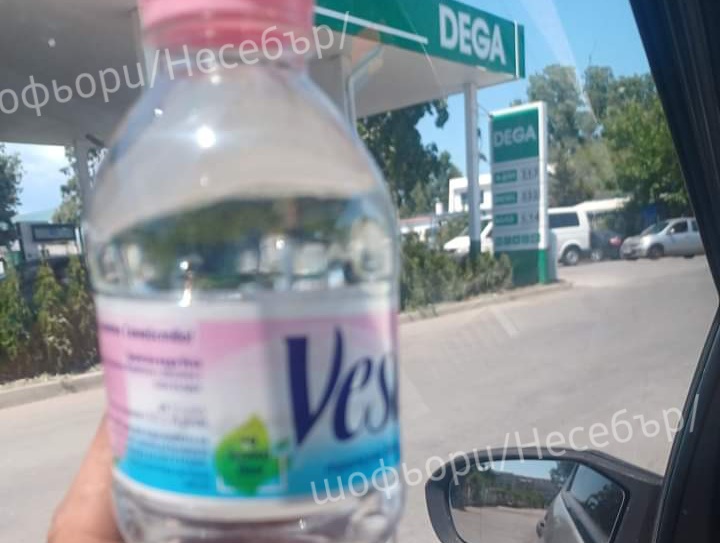 Бензиностанция в Слънчев бряг раздава вода на клиентите