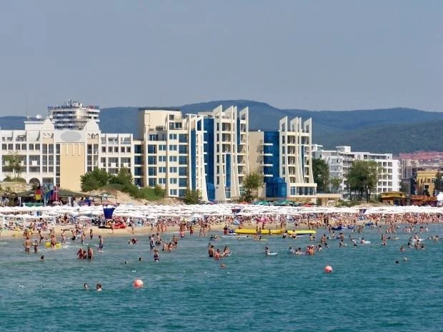 Хотелиери по Черноморието, които настаниха украински бежанци не са получи помощта
