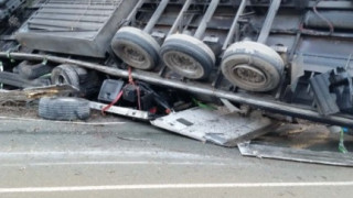 Карнобат-Айтос: Тир се обърна в канавката, шофьорът загина на място