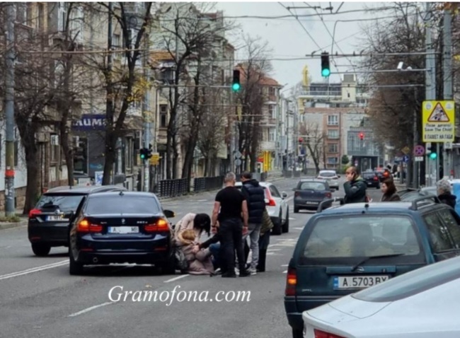 Автомобил блъсна жена в Бургас