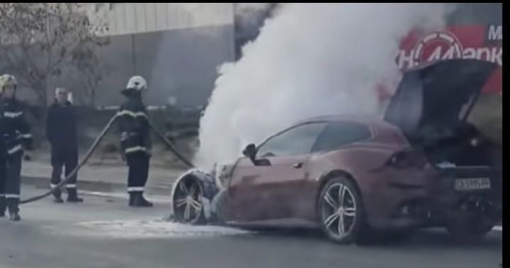 Ферари за 700 хил. лв. се запали на Околовръстното в София