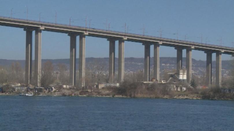 18-годишен се самоуби, скачайки от Аспаруховия мост