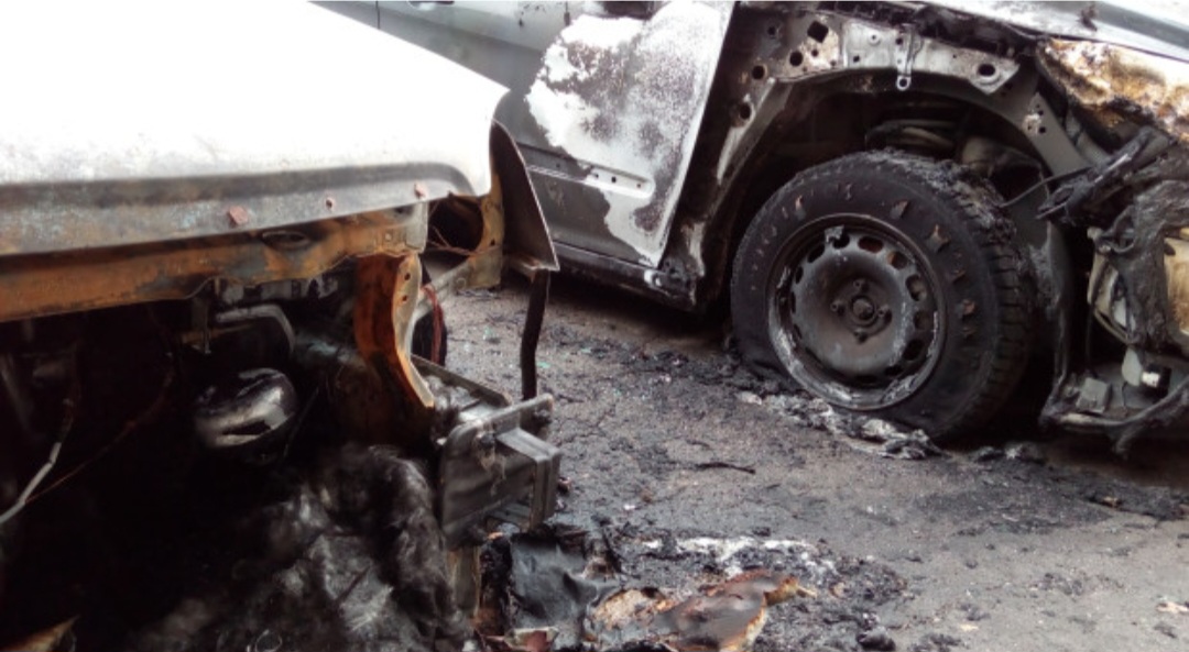 Украинци запалиха колите на свой