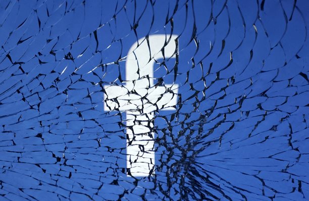 Тотален срив на “Фейсбук”и месенджер