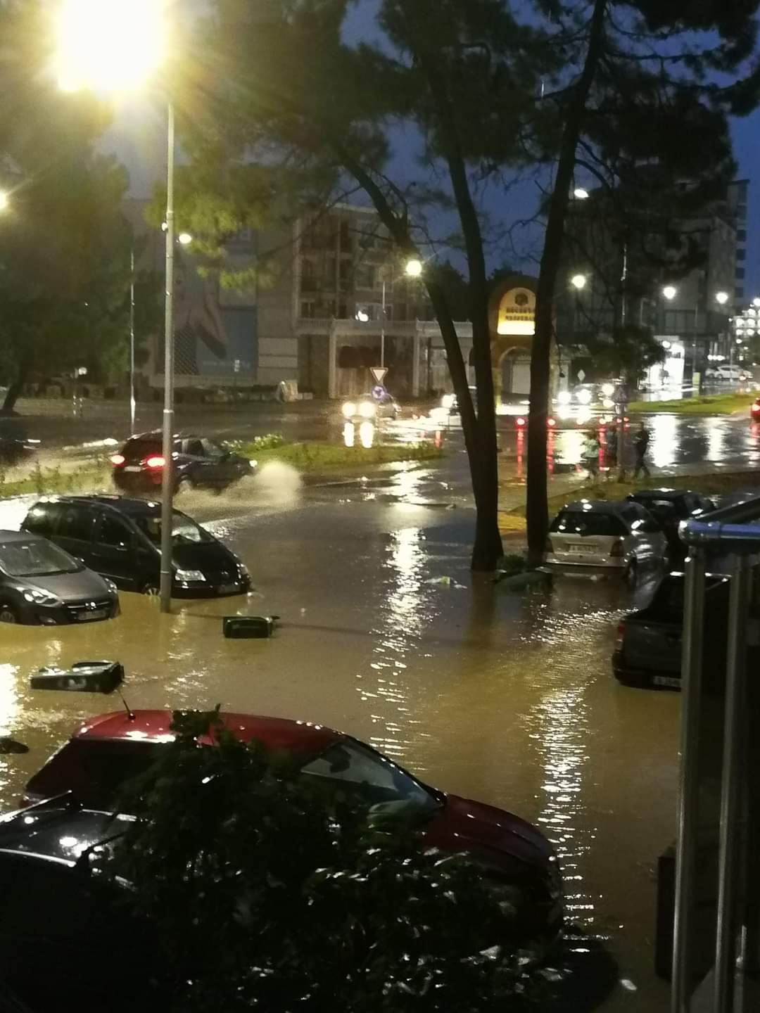 Жители и очевидци: Ако вали два часа в Несебър сме аут