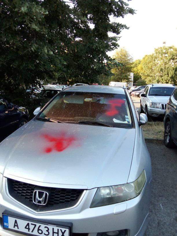 Автомобил осъмна надраскан с боя в Несебър на паркинг/СНИМКИ/