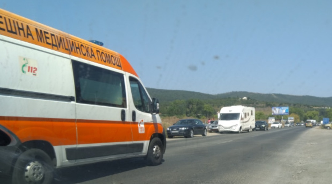Блъснаха пешеходец  на пътя Бургас Варна