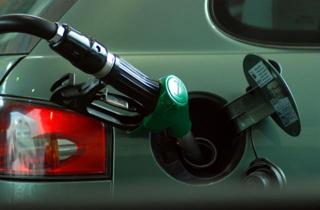 Цените на горивата падат