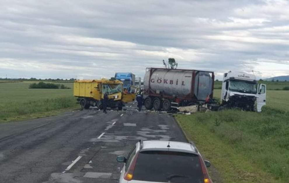 Тежък пътен инцидент е станал на пътя Петолъчката-Лозенец в посока-Бургас.